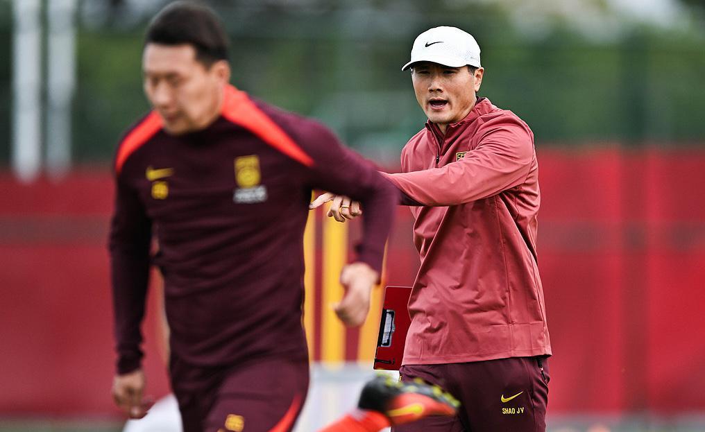 九游娱乐官方入口-2-0到2-2！中国男足痛失好局，2球领先遭绝平，邵佳一带队3场不败